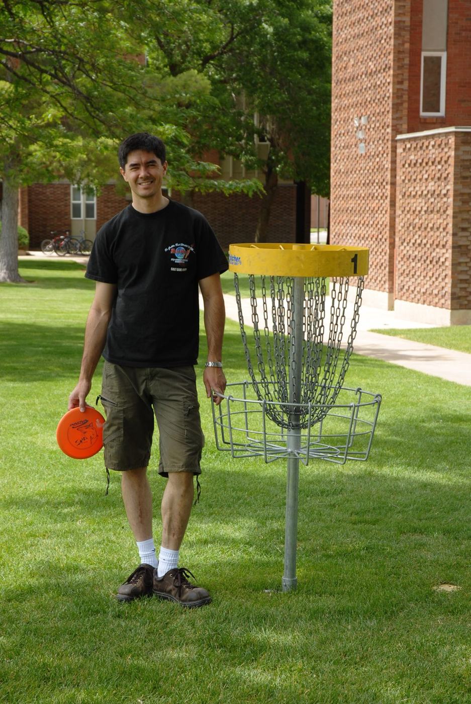 Jon Barney at a disc golf basket, 2006